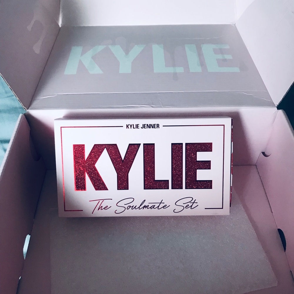 NWT KYLIE VALENTINES SOULMATE SET💋